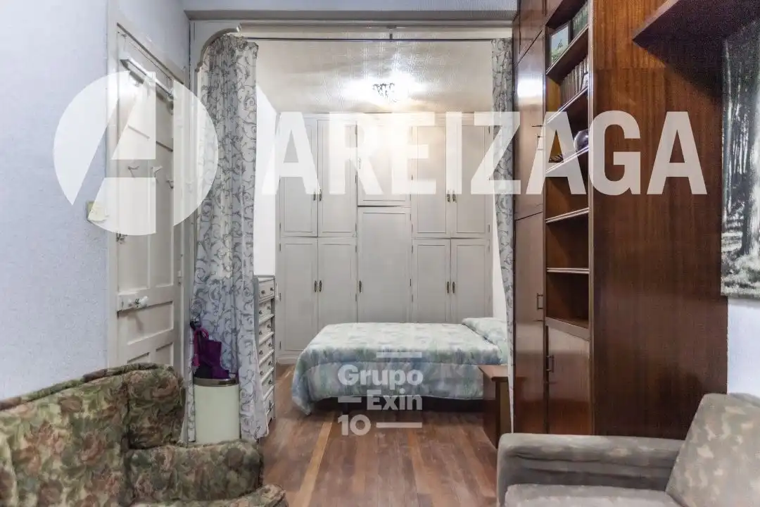 Habitación de Piso en venta en Donostia - San Sebastián  con Calefacción y Balcón