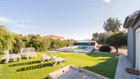 Jardí de Casa o xalet en venda en Villa del Prado amb Aire condicionat, Calefacció i Jardí privat