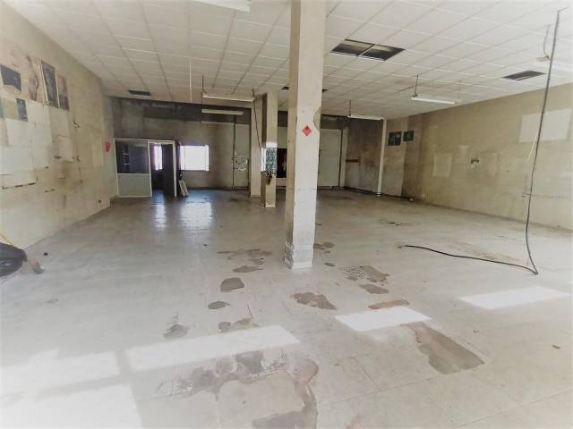 Local comercial en Alquiler en Mos