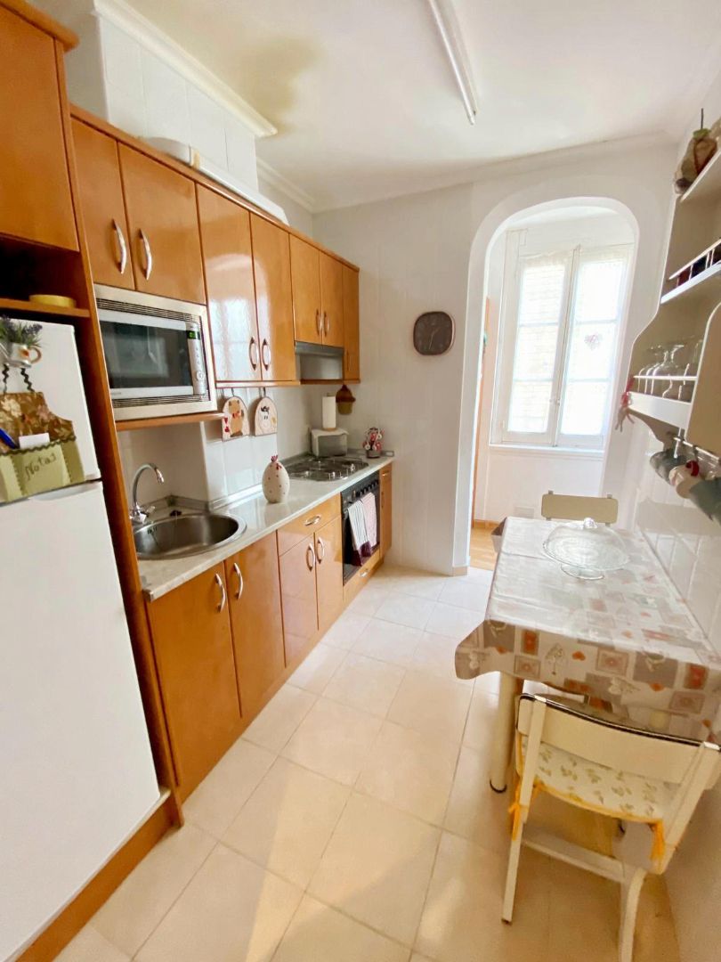 Cuina de Pis en venda en Gijón  amb Parquet i Balcó