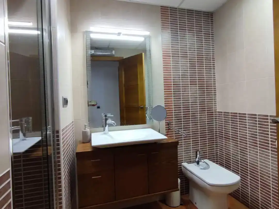 Badezimmer von Wohnung zum Verkauf in Tavernes de la Valldigna mit Klimaanlage und Balkon