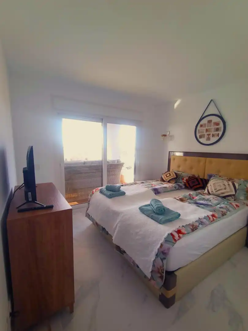Schlafzimmer von Wohnungen zur Miete in Torrevieja mit Klimaanlage, Privatgarten und Terrasse