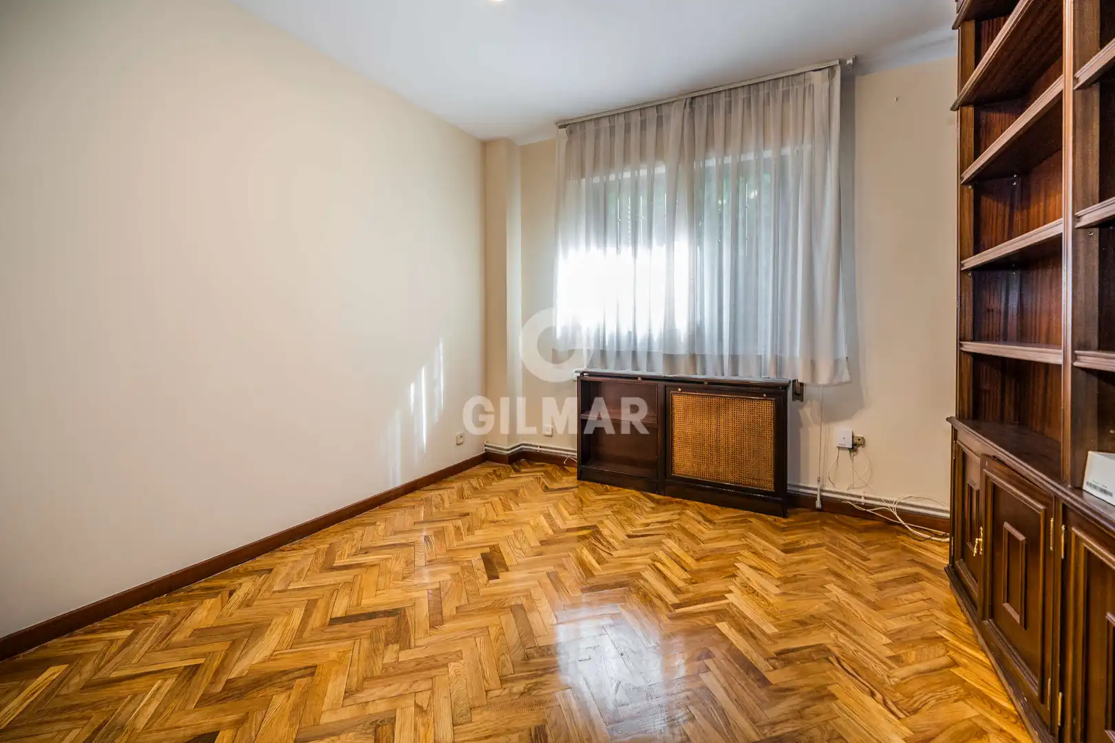 Dormitori de Casa adosada en venda en Madrid amb Calefacció, Jardí privat i Piscina