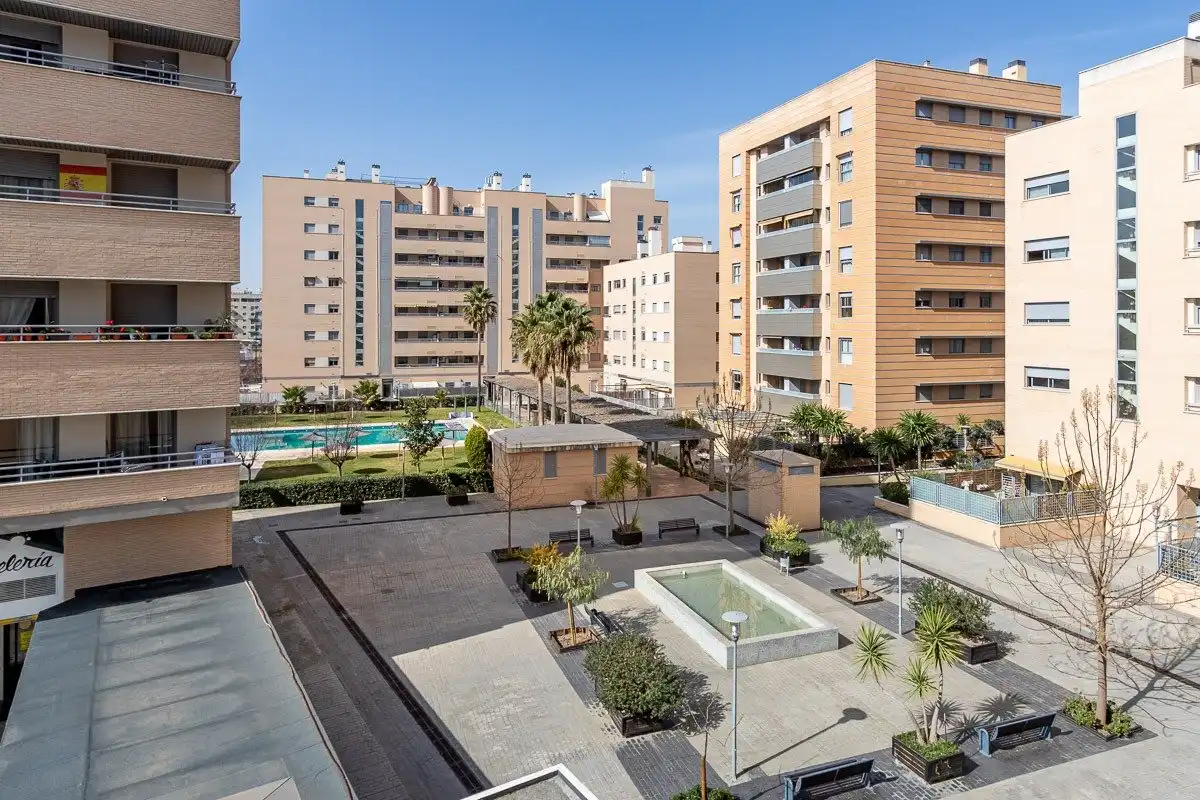 Flat for rent in Avenida DE LA ILUSTRACION, Campus de la Salud