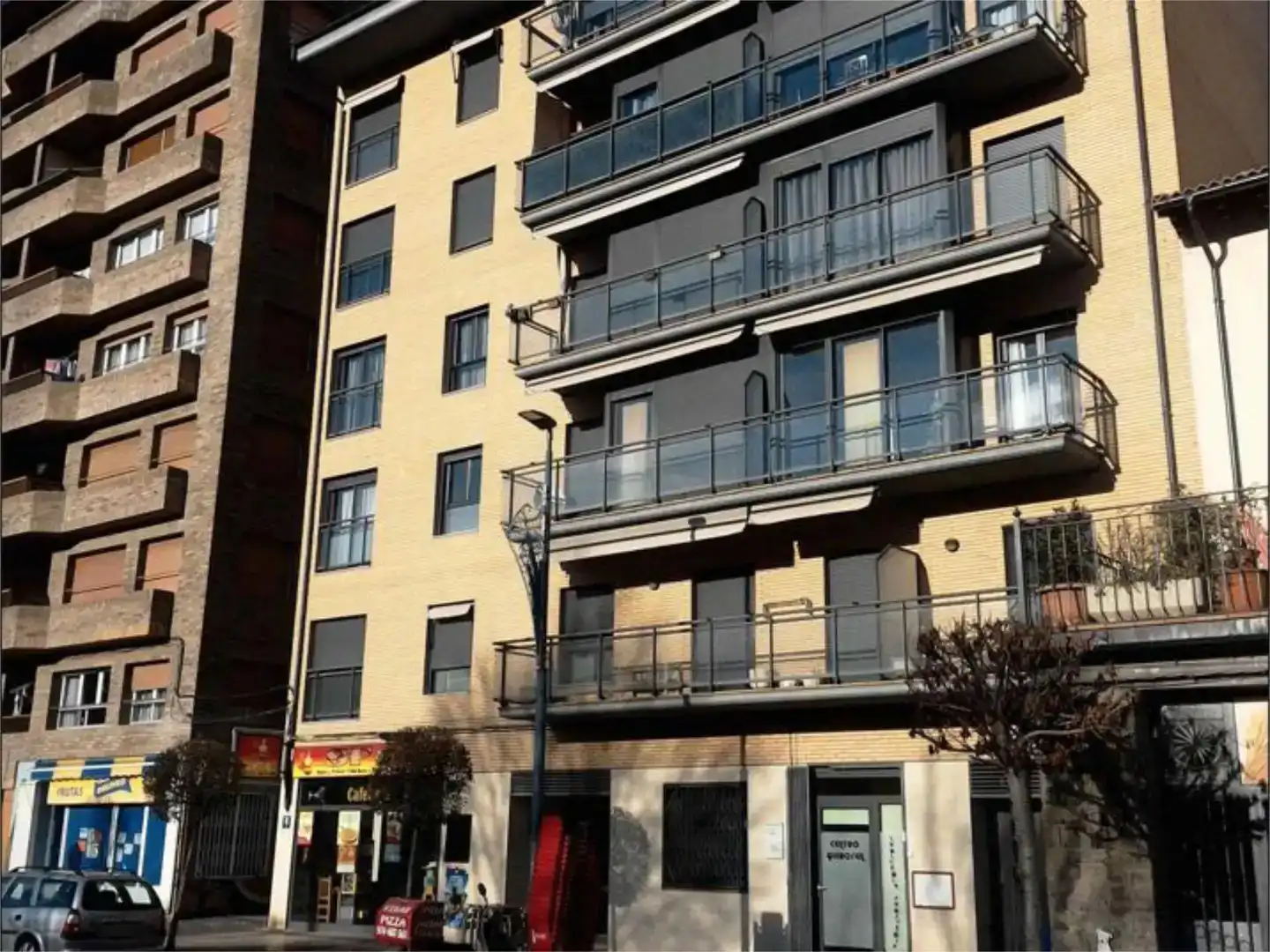 Außenansicht von Garage zur Miete in Sabiñánigo