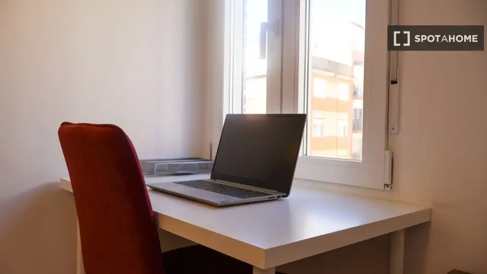 Flat for rent in Valencia  with Air Conditioner, Heating and Furnished