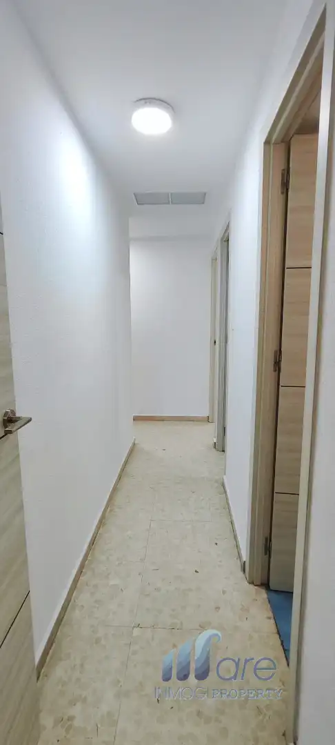 Wohnung zum Verkauf in Granada mit Klimaanlage, Privatgarten und Terrasse
