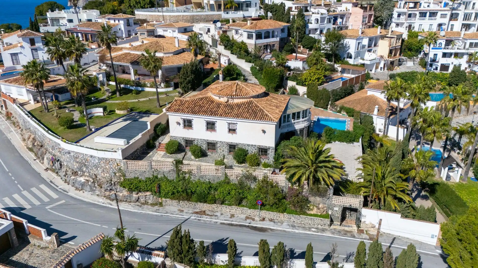 Exterior view of Houses for sale in Almuñécar  with Air Conditioner, Private garden and Terrace