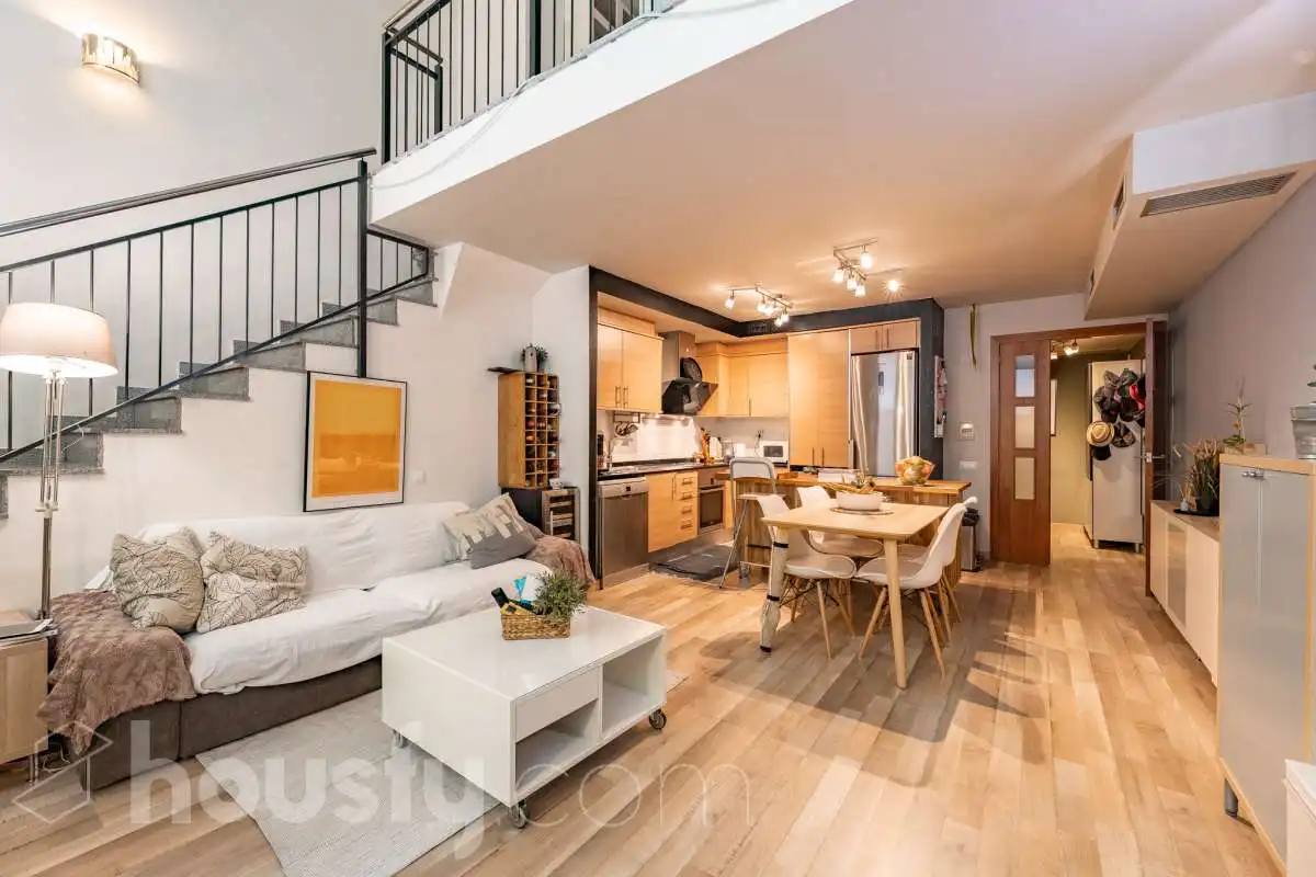 Living room of Duplexes for sale in L'Hospitalet de Llobregat  with Air Conditioner, Heating and Parquet flooring