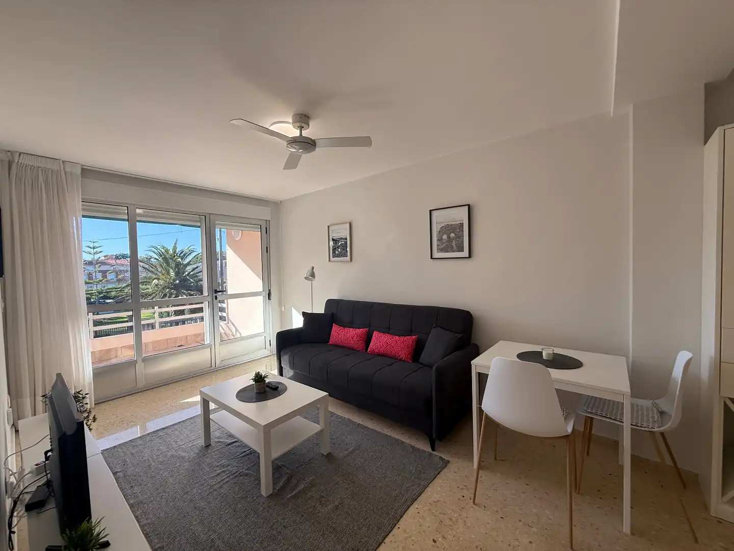 Living room of Apartments for rent in O Grove    with Terrace, Furnished and Oven