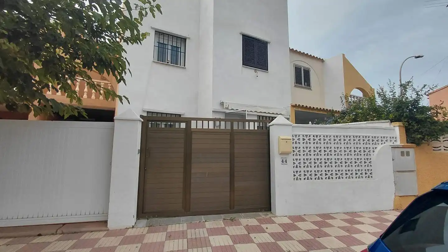 Vista exterior de Casa o chalet en venta en Tavernes de la Valldigna con Calefacción, Terraza y Amueblado