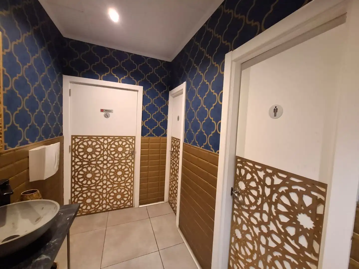 Baño de Local en traspaso en Vigo  con Aire acondicionado, Terraza y Amueblado