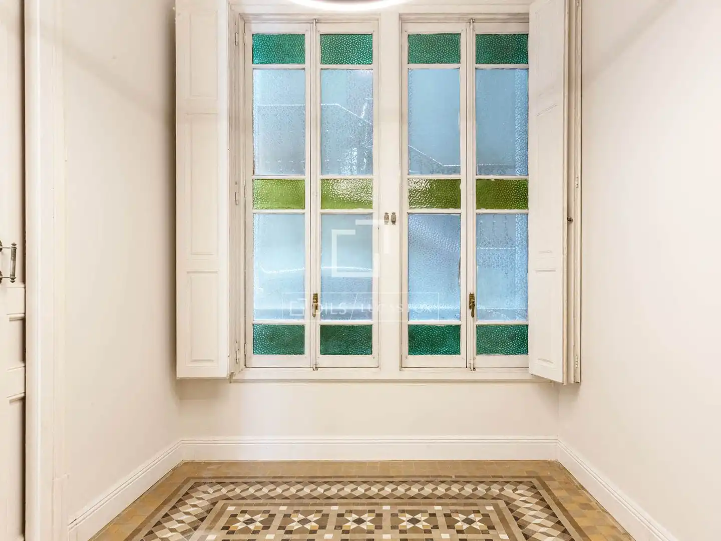 Flat for sale in Barcelona  with Air Conditioner, Private garden and Terrace