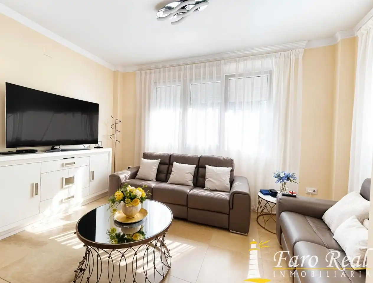 Sala d'estar de Casa o xalet en venda en Sanlúcar de Barrameda amb Aire condicionat, Terrassa i Moblat