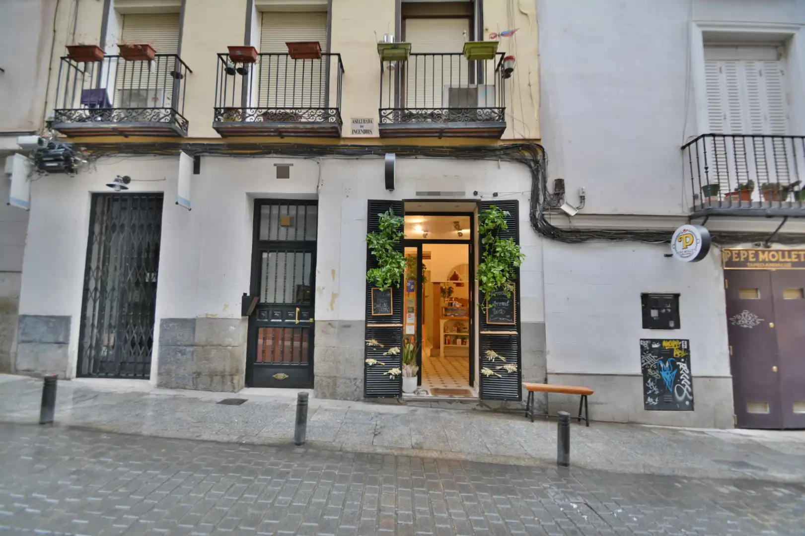 Exterior view of Commercial properties for transfer in Madrid  with Air Conditioner and Heating