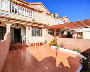 Vista exterior de Casa adosada en venda en Torrevieja amb Aire condicionat, Calefacció i Terrassa