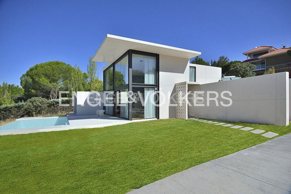 Vista exterior de Finca rústica de alquiler en Las Rozas de Madrid con Aire acondicionado, Calefacción y Jardín privado