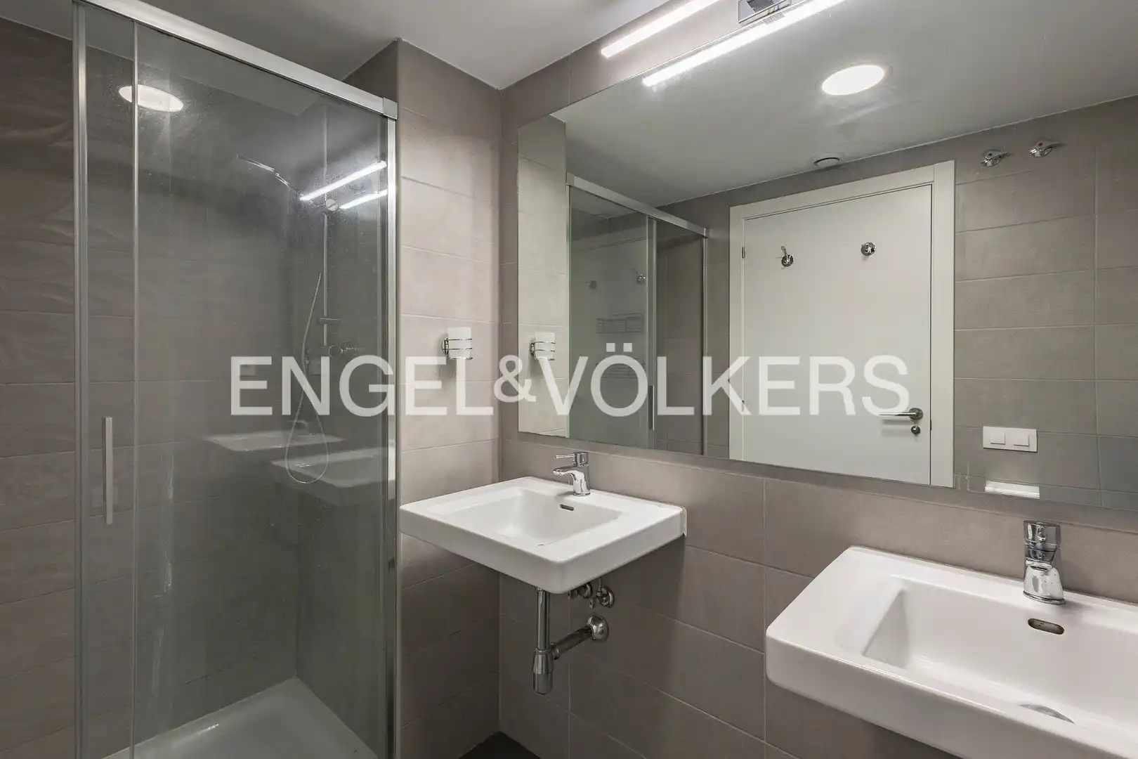 Baño de Piso en venta en Sant Just Desvern con Aire acondicionado, Calefacción y Jardín privado