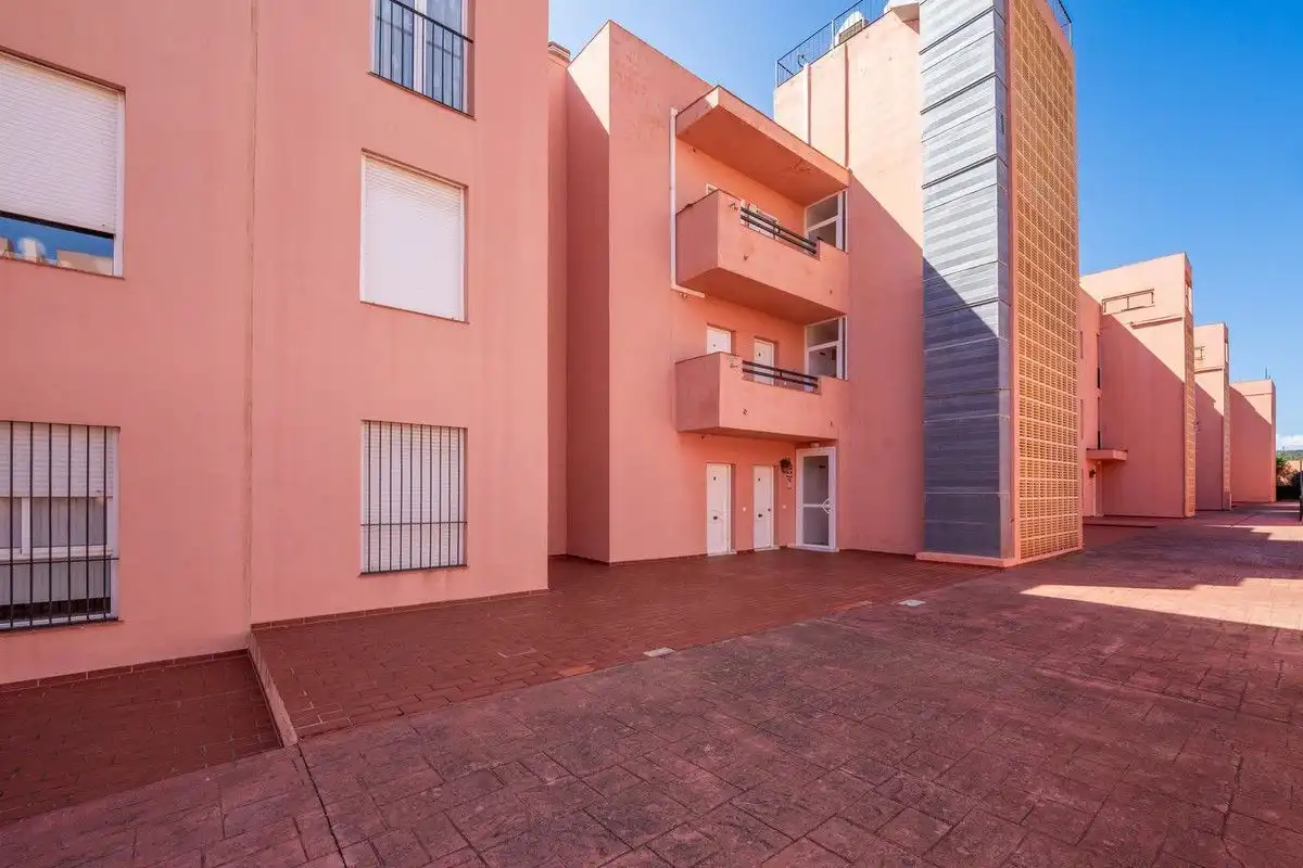 Vista exterior de Àtic en venda en Manilva amb Aire condicionat, Calefacció i Terrassa