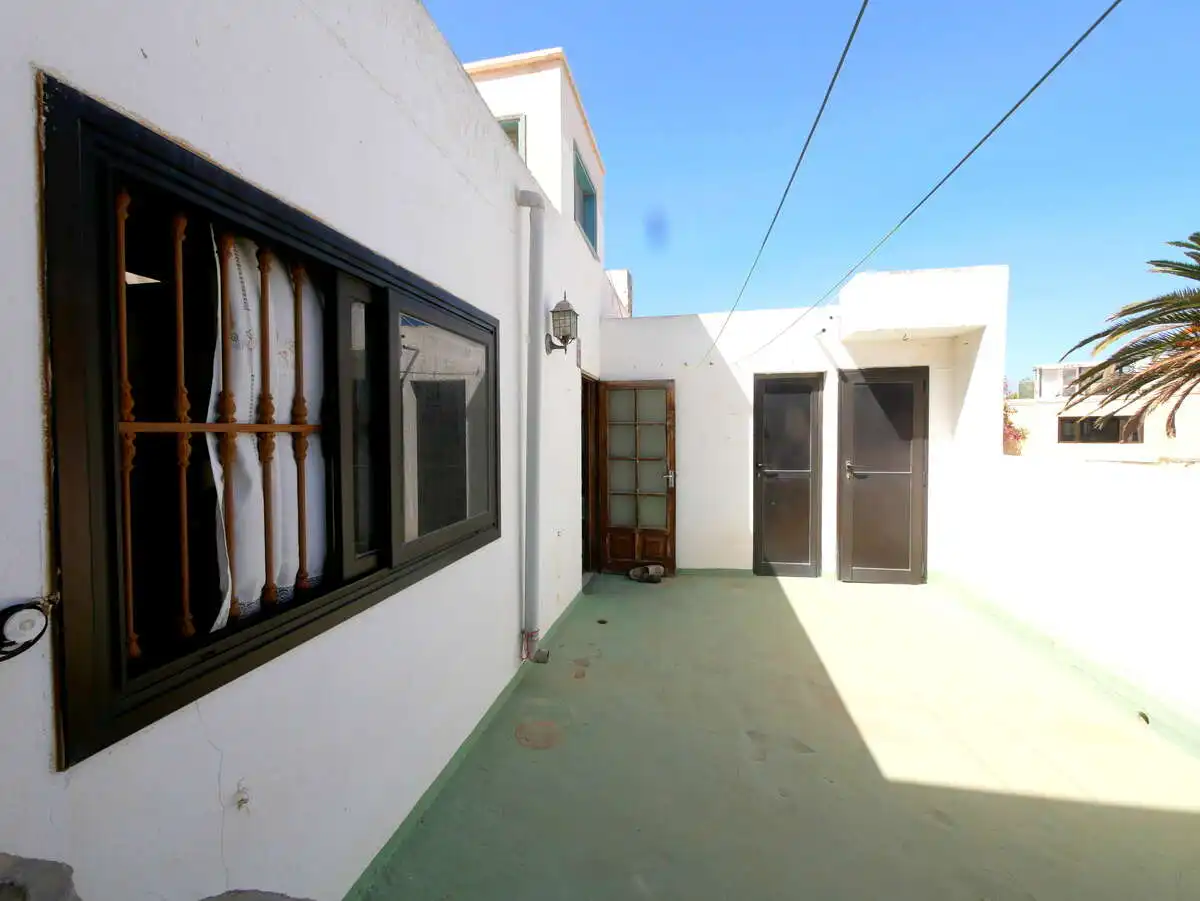 Vista exterior de Casa adosada en venda en Arrecife amb Terrassa i Traster