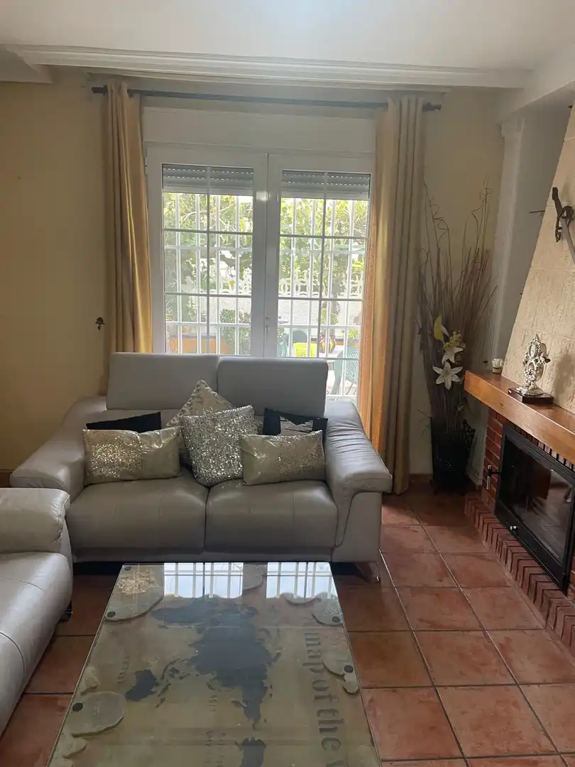 Sala d'estar de Casa o xalet de lloguer en Roquetas de Mar amb Aire condicionat, Calefacció i Jardí privat