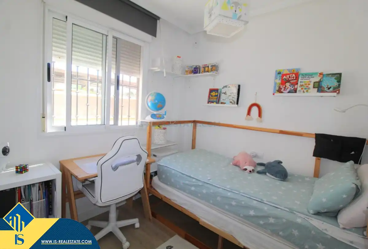 Habitación de Apartamento en venta en Torrevieja con Aire acondicionado, Calefacción y Terraza