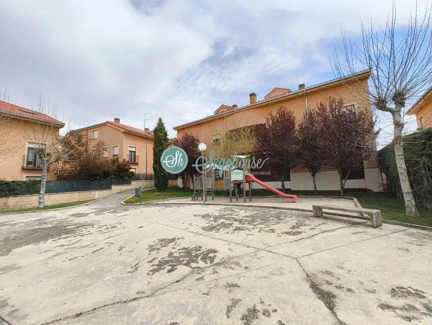Vista exterior de Piso en venta en Torrecaballeros con Calefacción, Terraza y Amueblado