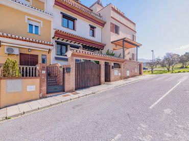 Adossat amb balcó en venda a Calle Blas de Otero