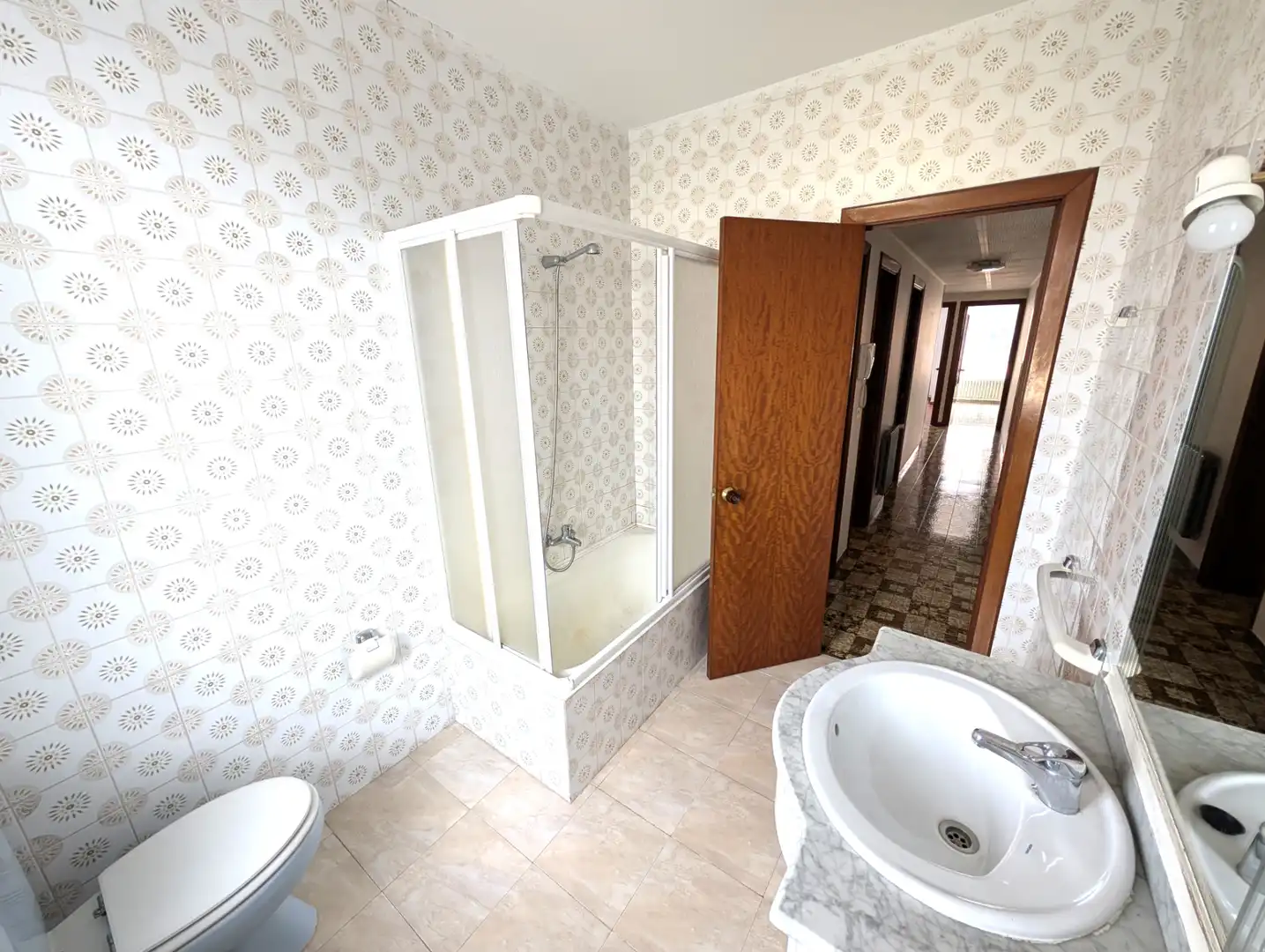 Bathroom of Flat for sale in Narón