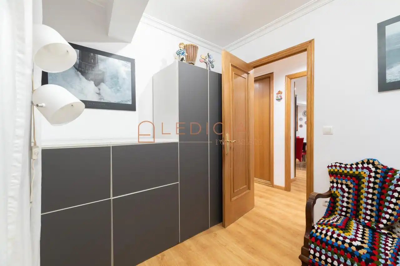 Flat for sale in Vigo   with Heating and Furnished