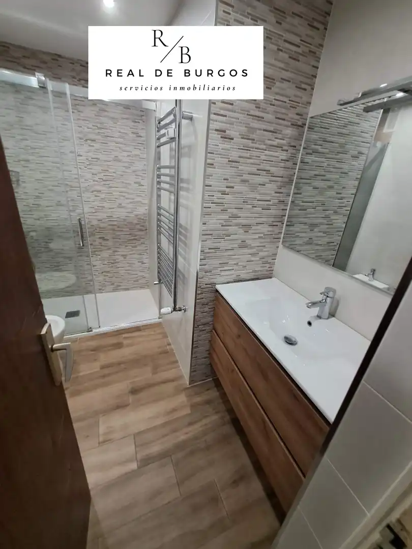 Baño de Piso de alquiler en Valladolid con Calefacción, Terraza y Amueblado