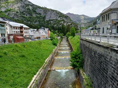 Vista exterior de Pis en venda en Canfranc