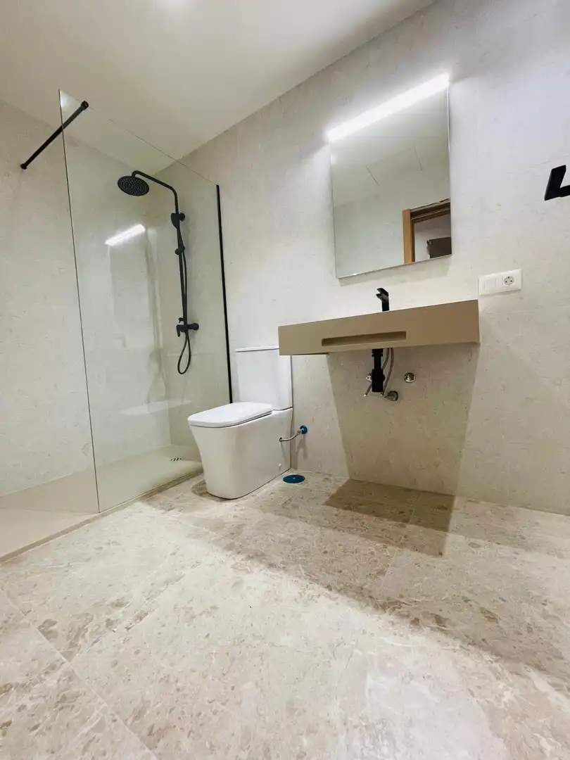 Baño de Piso en venta en Guía de Isora con Terraza, Trastero y Balcón