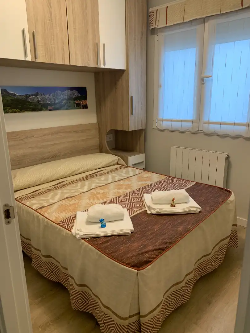 Schlafzimmer von Wohnung zur Miete in Gijón  mit Heizung, Parkett und Möbliert