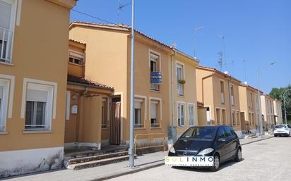 Vista exterior de Casa adosada en venda en Zarzuela del Pinar