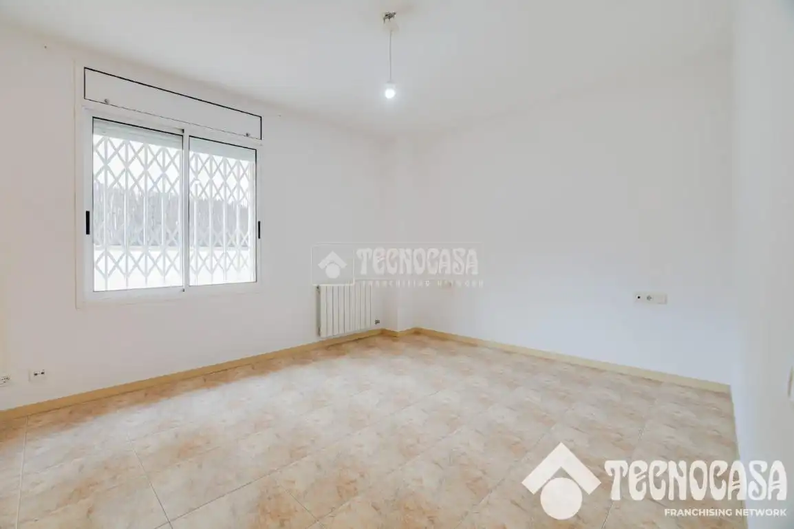 Bedroom of Flat for sale in Mataró  with Air Conditioner, Heating and Storage room