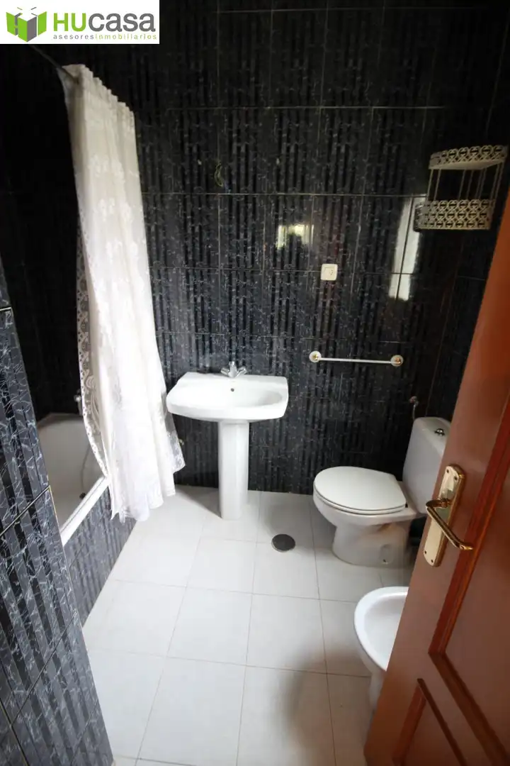 Badezimmer von Haus oder Chalet zum Verkauf in Olías del Rey mit Heizung, Privatgarten und Terrasse