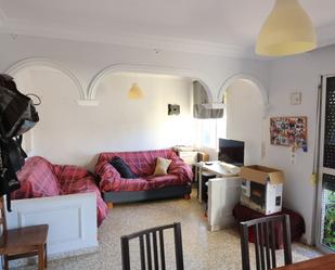 Living room of Flat for sale in  Sevilla Capital  with Terrace and Storage room