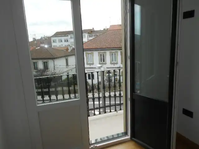 Dormitori de Pis de lloguer en Santiago de Compostela  amb Calefacció, Moblat i Forn