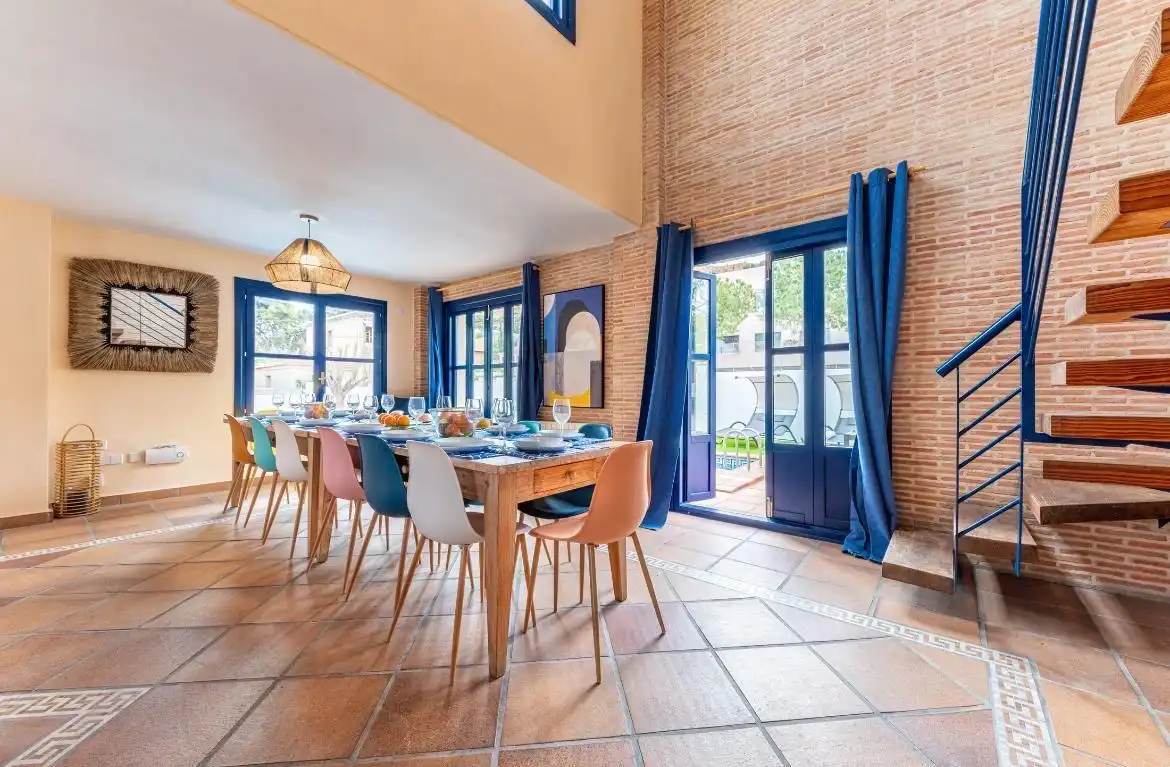Menjador de Casa o xalet en venda en Alicante / Alacant amb Jardí privat, Terrassa i Traster