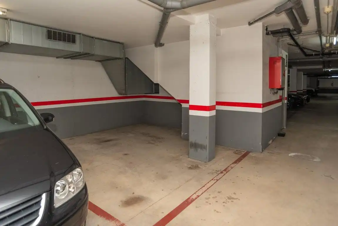 Parkplatz von Wohnung zum Verkauf in Badalona mit Heizung, Parkett und Terrasse