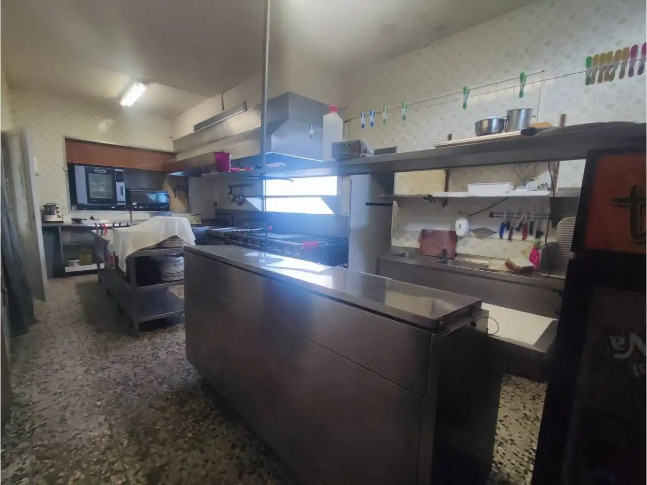 Cocina de Local en venta en El Grado con Aire acondicionado