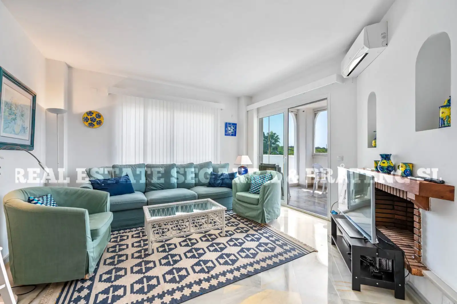 Living room of Apartments for sale in Marbella  with Air Conditioner, Terrace and Furnished