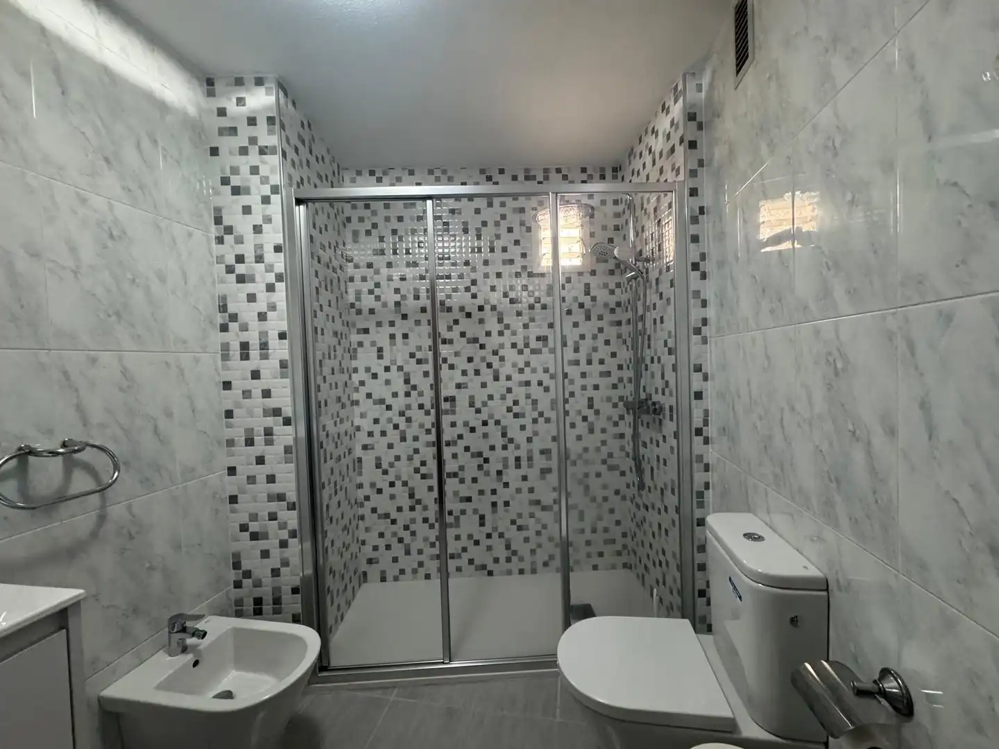 Bathroom of Flat for rent in Arteixo