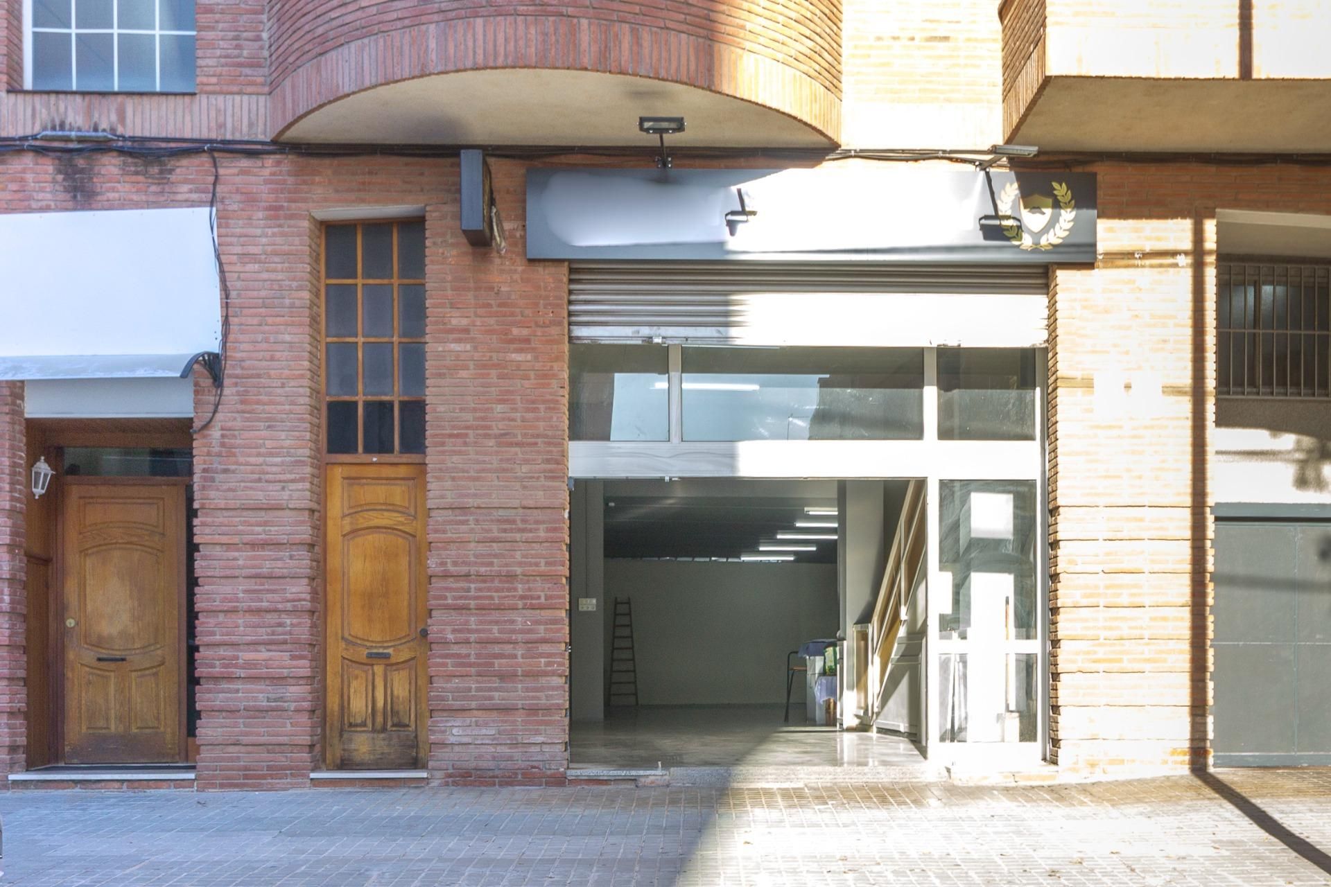 Vista exterior de Local en venda en Viladecans