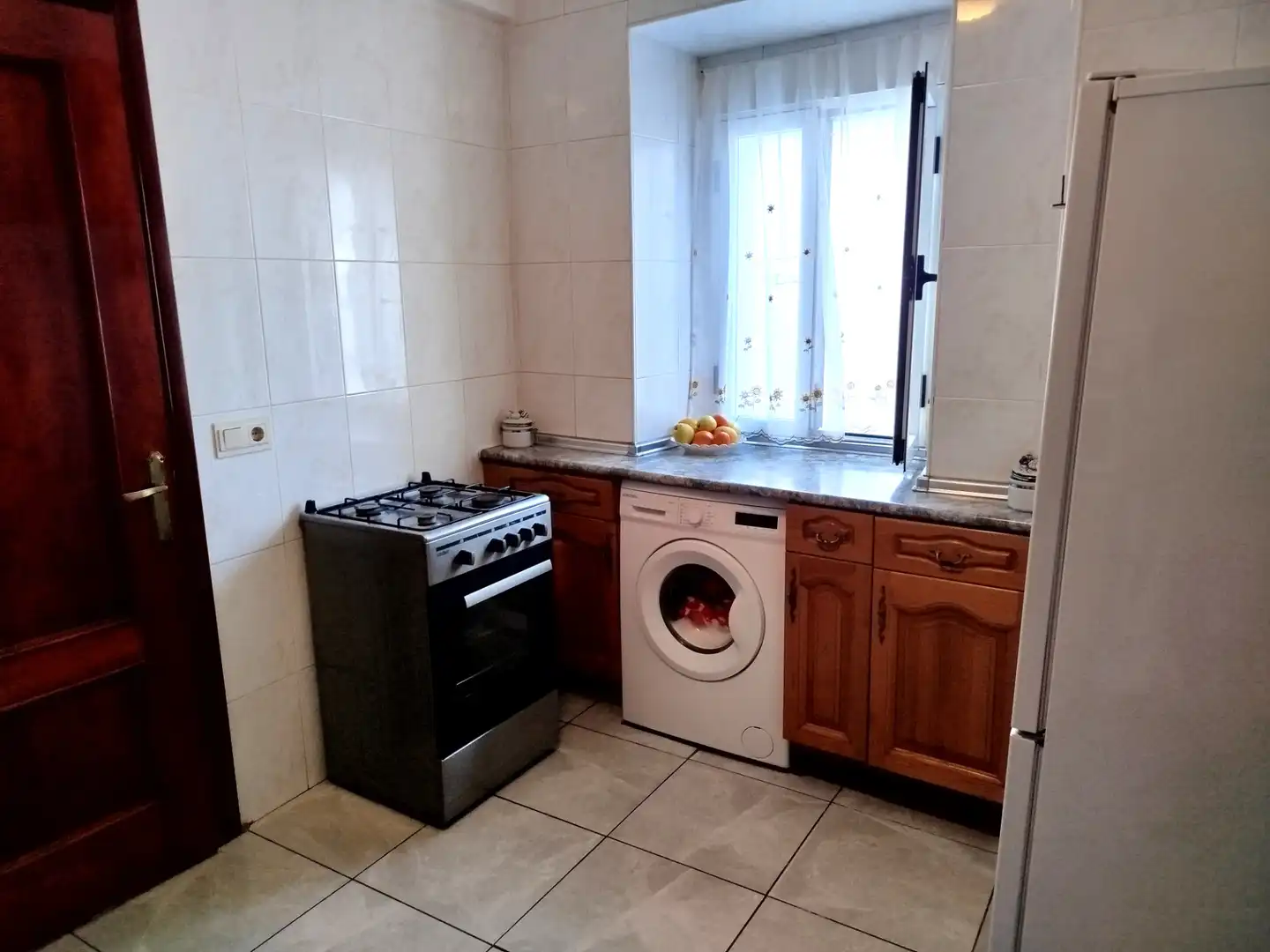 Cuina de Casa adosada en venda en Mojados amb Calefacció, Parquet i Traster