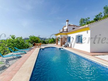 Chalet con piscina en venta en Cómpeta