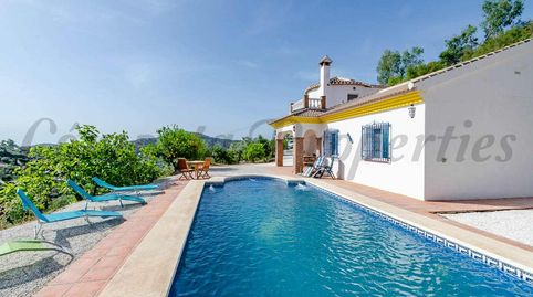Villa con piscina privada en Cómpeta en un entorno natural privilegiado en Cómpeta.