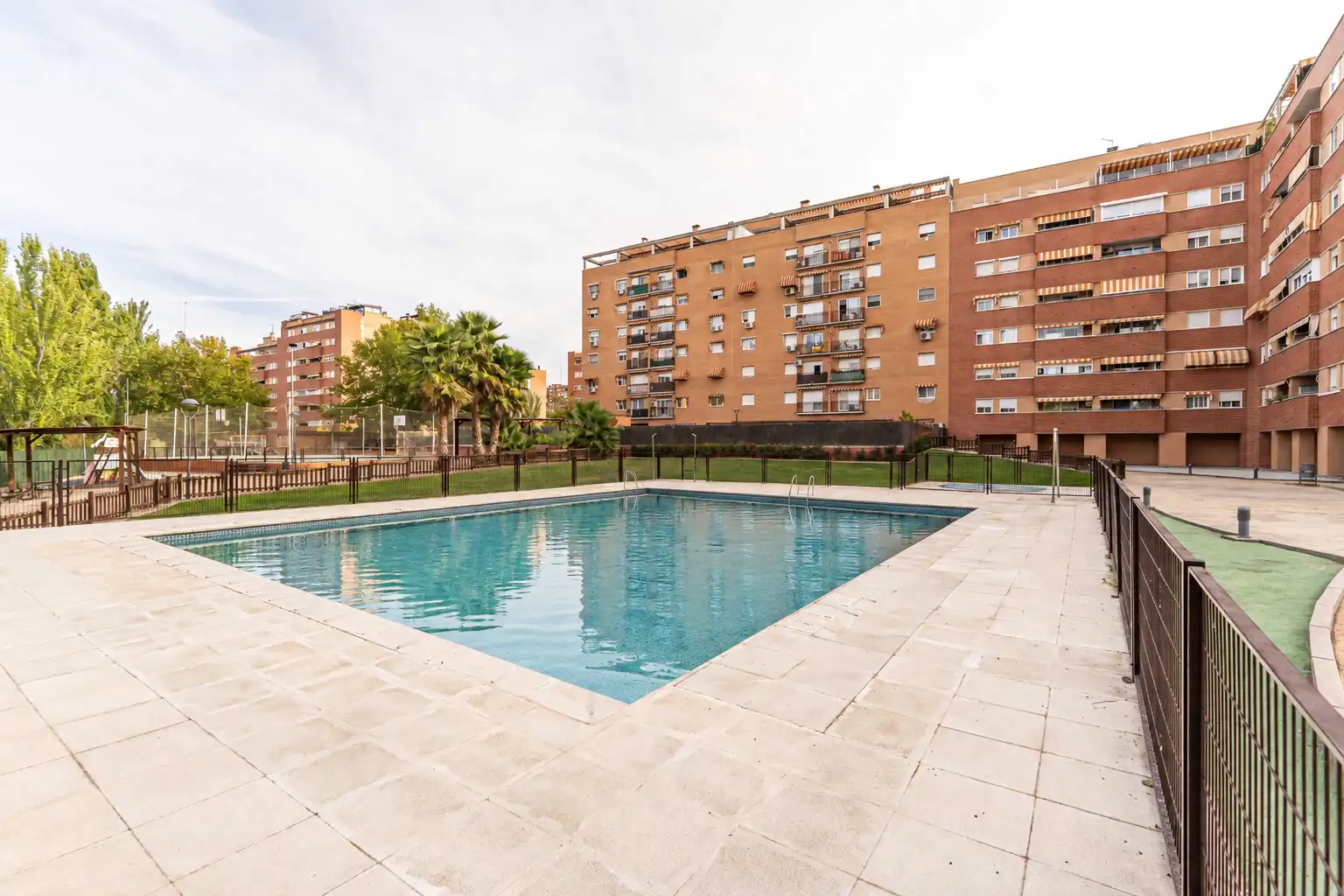 Pis amb piscina en venda a Calle París