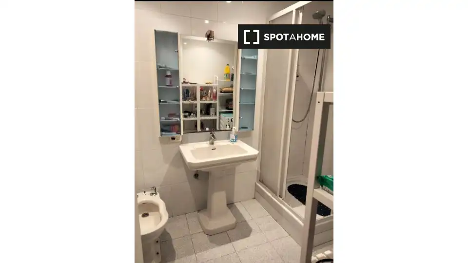 Bany de Pis de lloguer en Barcelona amb Aire condicionat, Calefacció i Moblat